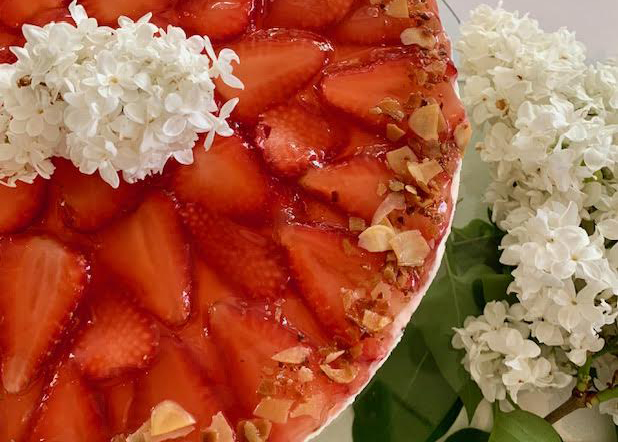 Erdbeertorte von "Café Diele am Deich" in der Nähe vom Ferienhaus Altes Elbschifferhaus in Unbesandten