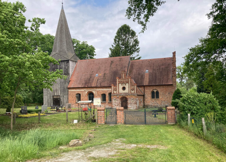 Ausflugsziel "Kirche in Mödlich" für Ferienhaus Altes Elbschifferhaus in Unbesandten